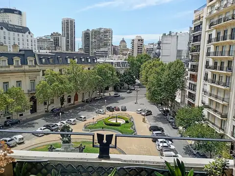 Libertad 1386 y Alvear  PLAZA CARLOS PELLEGRINI