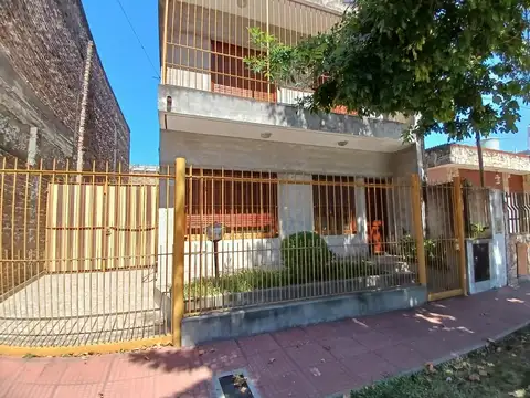 Casa de 4 Ambientes en 2 plantas.