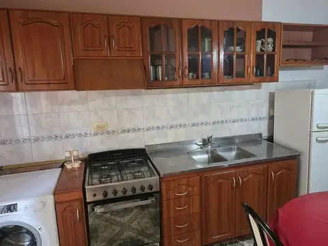 Casa 8 ambientes con 6 baños
