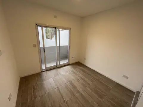 Departamento en Alquiler en Sarandi, $ 650.000