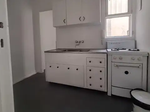 Larrea al 900 entre Mansilla y Paraguay