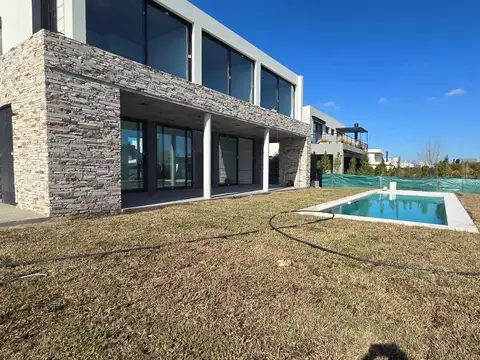 Casa en Venta en Puertos - Acacias, USD 460.000