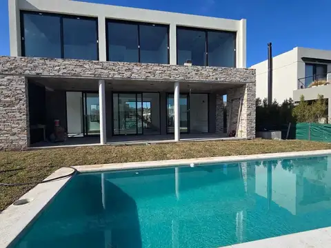 Casa en Venta en Acacias 3 dormitorios, Puertos del Lago 100