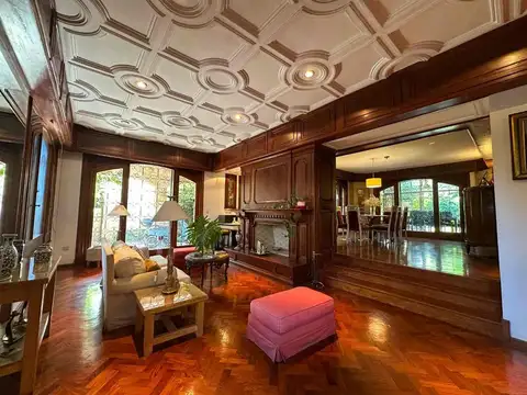 Casa 10 ambientes con 5 baños