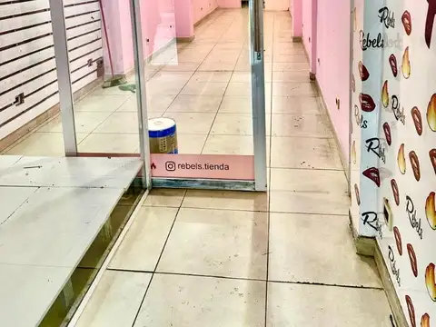 Local en pleno centro de Burzaco, a mts de la estacion