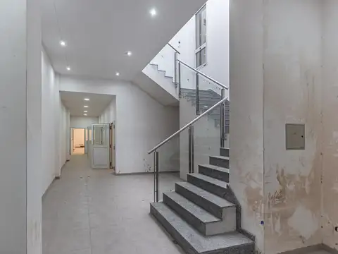 Oficina 7 ambientes con 2 baños