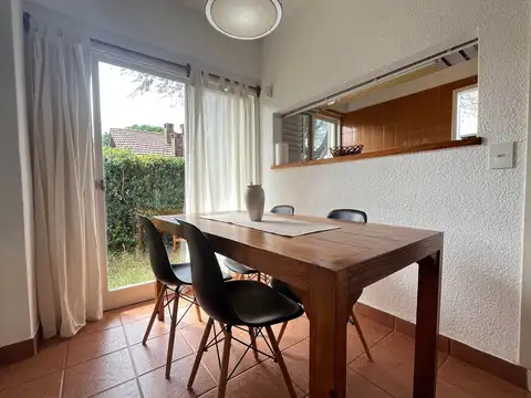 VENTA DE DUPLEX EN PINAMAR CON GAS NATURAL Y PATIO