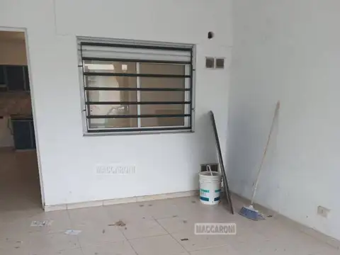 Depto Tipo Casa en Alquiler en Liniers, $ 850.000