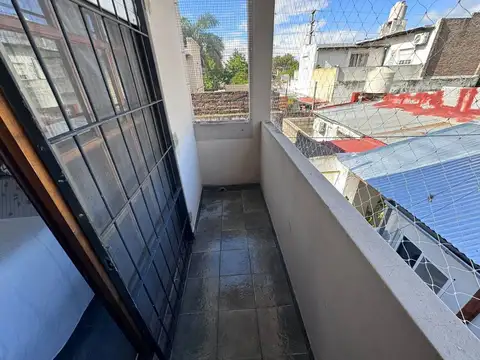PH EN VENTA 4 AMBIENTES QUILMES MUY BUEN ESTADO