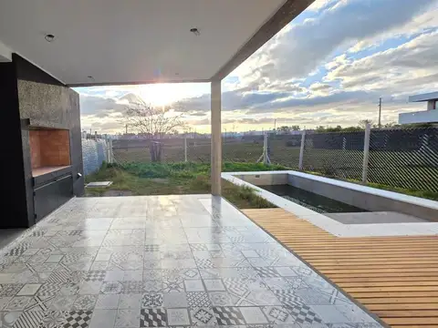 Casa 5 ambientes con 2 baños