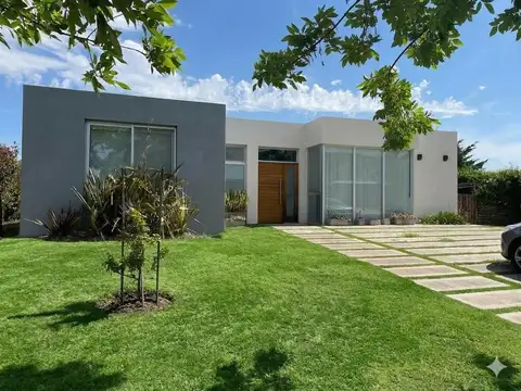Casa A La Laguna 3 Dormitorios Muelle Propio El Cantón Norte