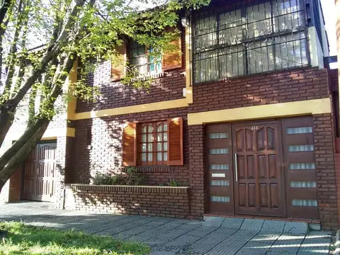 Casa 4 ambientes. Cochera. Venta. San Antonio de Padua