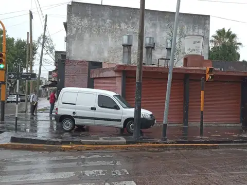 Local Esquina Villa Dominico Alquiler