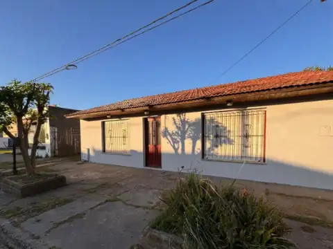VENTA CASA 3 AMBIENTES + DEPTO (A REFACCIONAR)