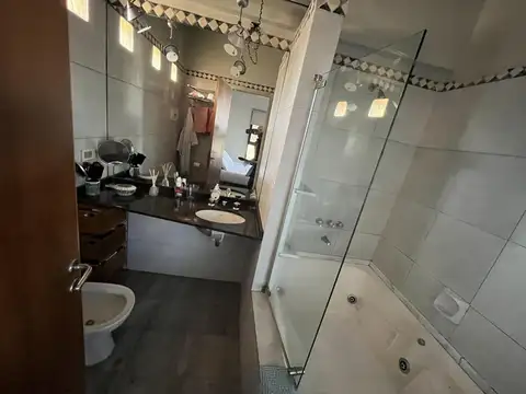 Casa 6 ambientes con 3 baños