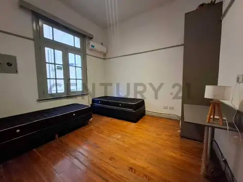 Teniente General Juan Domingo Perón 1200, Piso 1