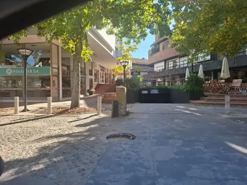 Pinamar Centro. Local con Renta en dolares
