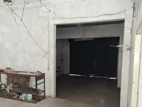 *LOTE DE 8,66 X 50 * 2 LOCALES AL FRENTE CON DEPÓSITO, BAÑO Y ACCESO A TERRAZA Y CASA PH AL FONDO