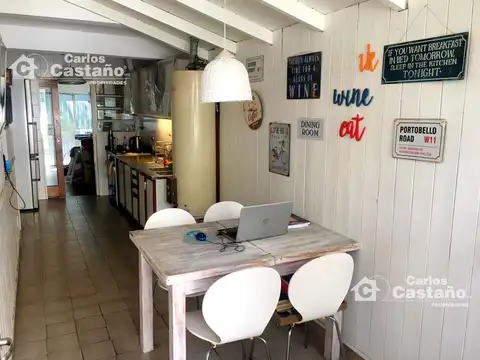 Casa en Venta con 2 cocheras