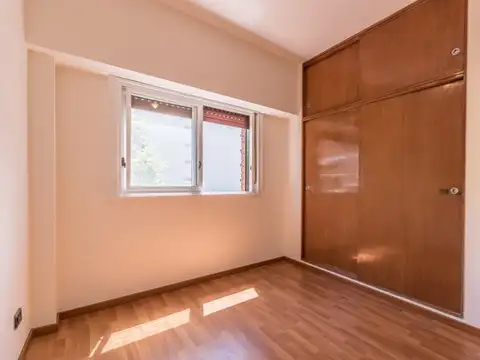 Dpto. Venta. Tres Ambientes. Balcón. Al frente. Bajas Expensas