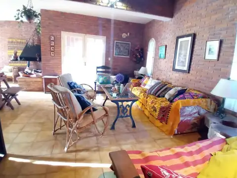 Casa 4 ambientes con 3 baños