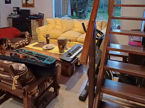 Casa en Alquiler con 3 cocheras