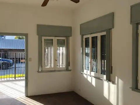 LINDA CASA CON AMBIENTES AMPLIOS
