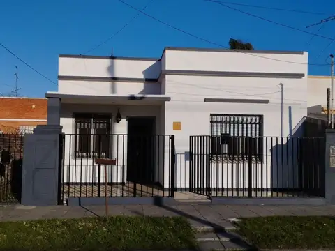 LINDA CASA CON AMBIENTES AMPLIOS