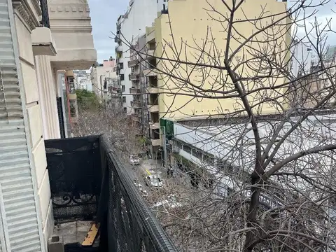 PH. ( 2º PISO X ESCALERA) 10 AMBIENTES A LA CALLE CON BALCON