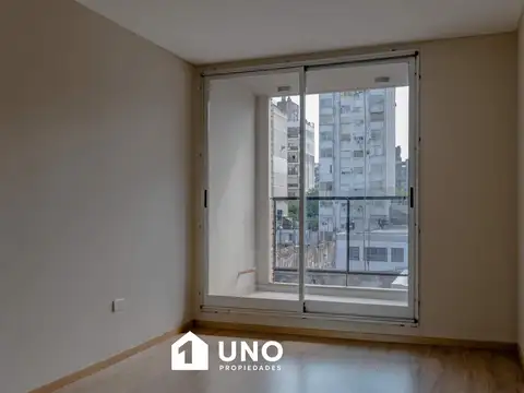 Catamarca y Balcarce - Amplio Dpto de 1 Dormitorio Externo.