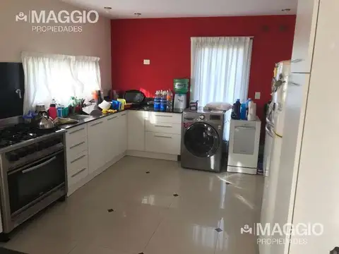 Casa 4 ambientes con 3 baños
