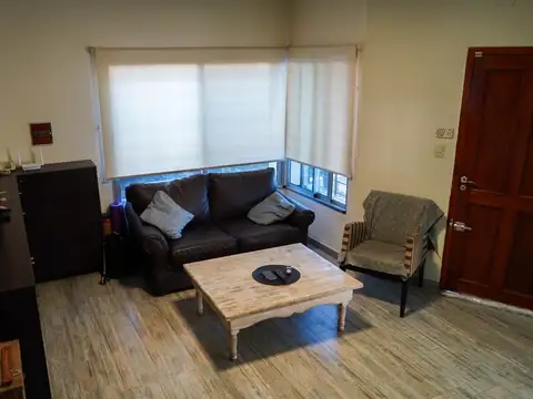 Casa 6 ambientes con 2 baños