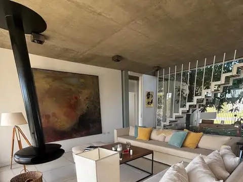 Casa 6 ambientes con 3 baños