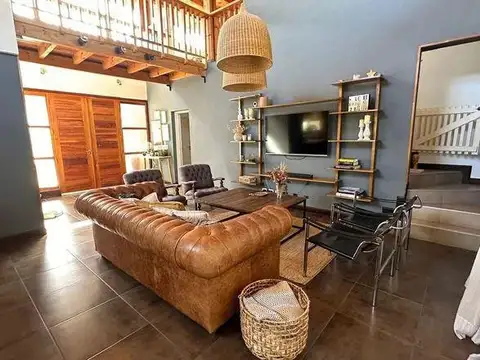 Casa en  venta o alquiler en el barrio Bs. As Village, Bella Vista