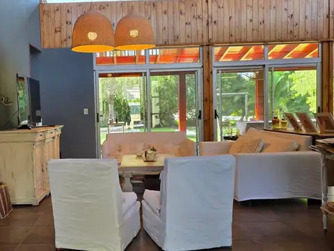 Casa en Alquiler en Bella Vista, USD 2.300