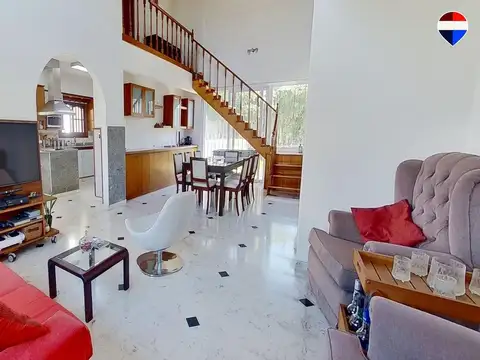 Casa 5 ambientes con 2 baños