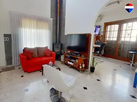 VENTA CASA 5 AMBIENTES C/COCHERA EN QUILMES.O