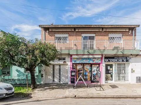 VENTA 3 AMB + 2 AMB + 2 LOCALES + QUINCHO Y GARAGE