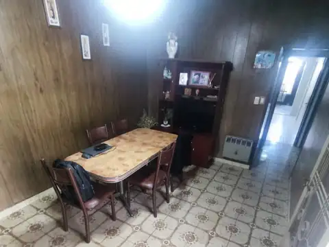 Argentina 3310,  esquina Mendo 3300