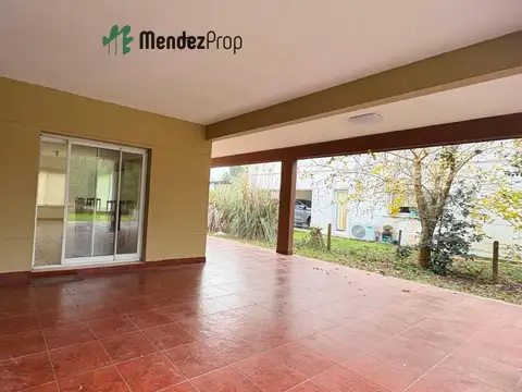 Casa 4 ambientes con 2 baños