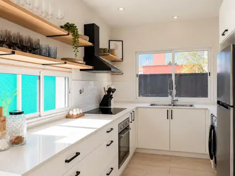 Casa 4 ambientes con 2 baños