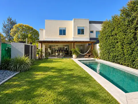 Casa en Alquiler Temporario 4 ambientes en Bella Vista con Pileta, Jardin y Parrilla