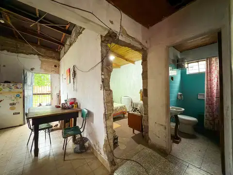 VENTA DE CASA A RECICLAR EN RAUCH