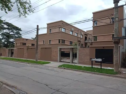 Casa PB c/cochera Complejo Bufó Bouchard Moreno ALQUILER