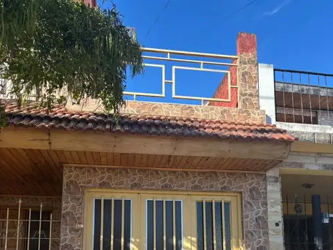 ALQUILER DE PH DE 3 AMBIENTES CON COCHERA, PATIO Y SI EXPENSAS