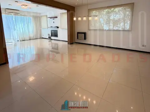 Casa en Alquiler con 1 cochera