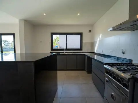 Casa en Venta en Joaquin Gorina, USD 237.000