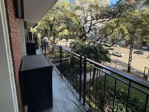 Avenida del Libertador e/ San Martin de Tours y Avenida Coronel Diaz