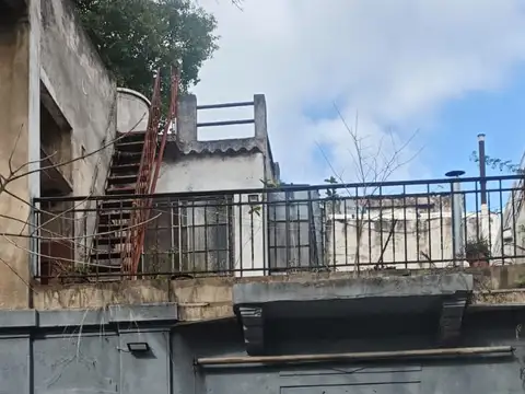 Terreno en Esquina 10,30x9,50 con Local y Vivienda a Refaccionar