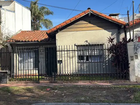 Casa de 3 ambientes con jardín en Carapachay